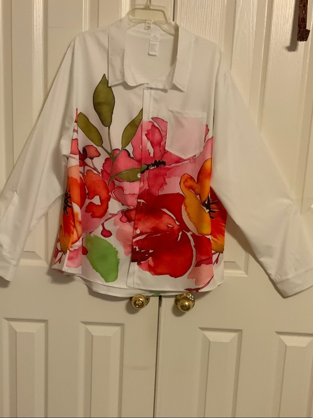 Women’s White Floral Button-Up Shirt w/Pink, Red and Orange Blooms  -  5X - NEW